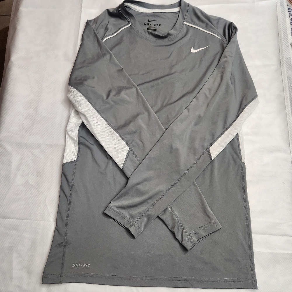 Nike Dri-Fit grey long sleeve tee shirt size Medium base layer vented